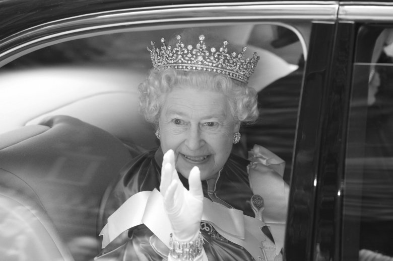 Idős kora okozta II. Erzsébet királynő halálát a halotti bizonylat alapján