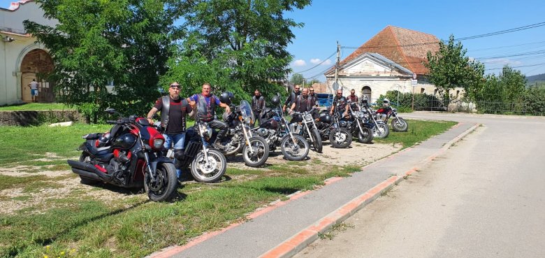 A bajtársiasság jegyében szelik az utakat a székelyföldi Flagellum Dei motoros klub tagjai