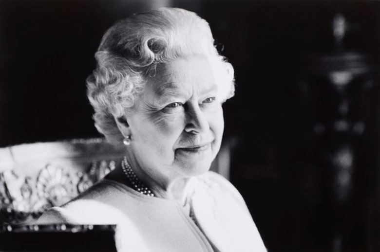 Uralkodása 71. évében elhunyt II. Erzsébet királynő