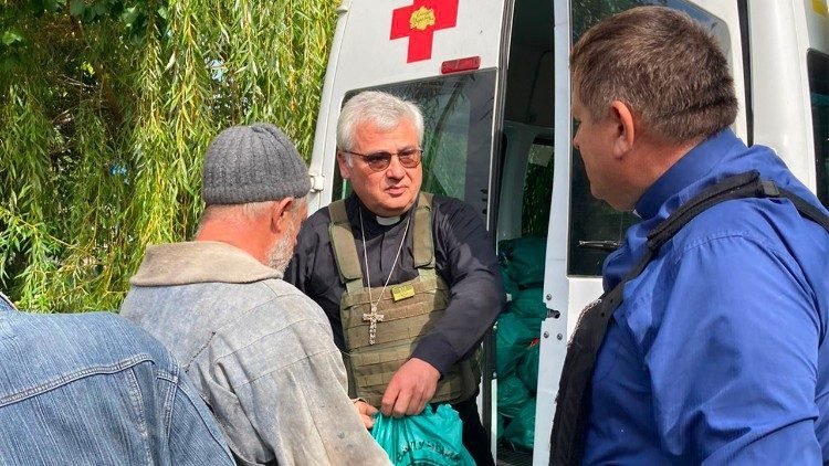 Rálőttek a pápa humanitárius segélyeket szállító különmegbízottjára Ukrajnában