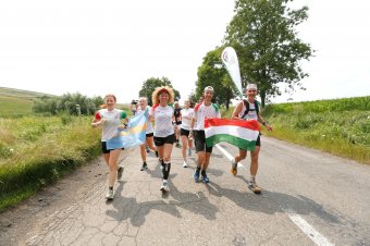 Jótékonysági futás a Petőfi-emlékév jegyében: határon túli gyermekotthonok számára gyűjtenek adományokat