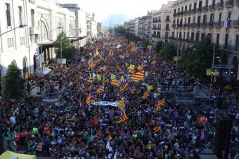 Kiosztották politikai osztályukat a függetlenségért tüntető katalánok Barcelonában