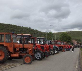 Elavult mezőgépparkkal dolgoznak a gazdák: új gépeket csak tehetősebb agrárvállalkozók vásárolnak Erdélyben