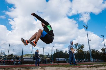 Jót tesz a versengés a csapatszellemnek – Tanárok és középiskolások a két év kihagyás után megszervezett sportolimpiáról