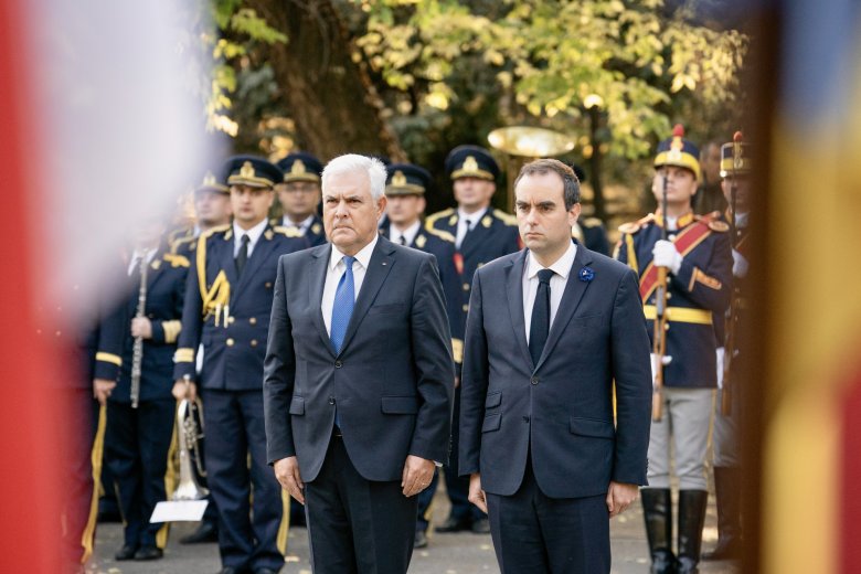 A román és a francia védelmi miniszter felavatta a NATO-harccsoport Brassó megyei székhelyét