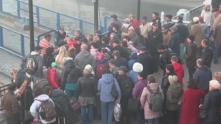 Evakuálják a lakosságot Herszonból az oroszok
