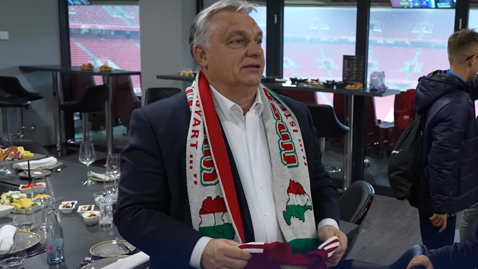 Orbán Viktor üzent a Nagy-Magyarországot ábrázoló sál kapcsán: „ne lássunk bele olyat, ami nincs”