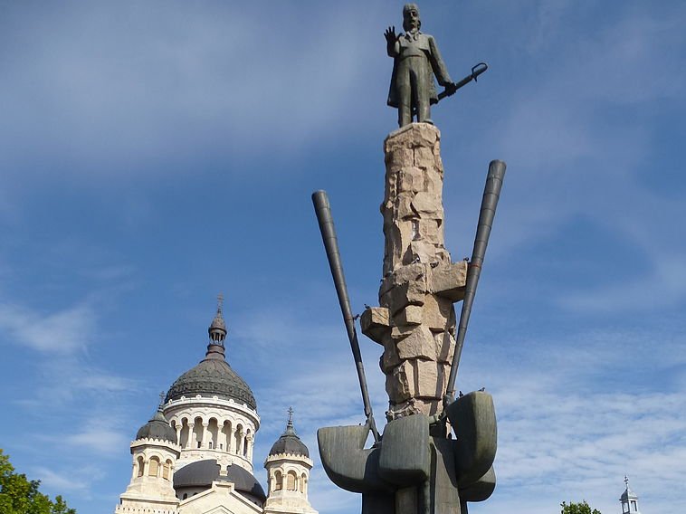 „Befejeznék” a kolozsvári Avram Iancu-szobrot, pénzt gyűjtenek a kivitelezésre