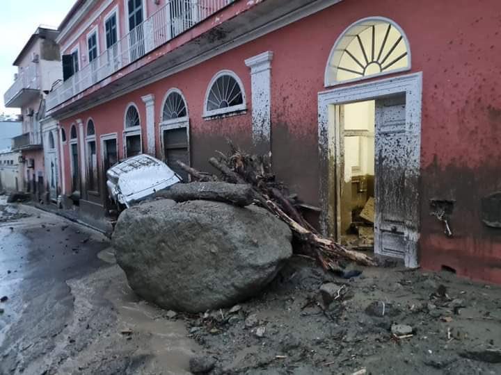 Újabb holttesteket találtak Ischia szigetén, az illegális építkezések is hozzájárultak a földcsuszamláshoz