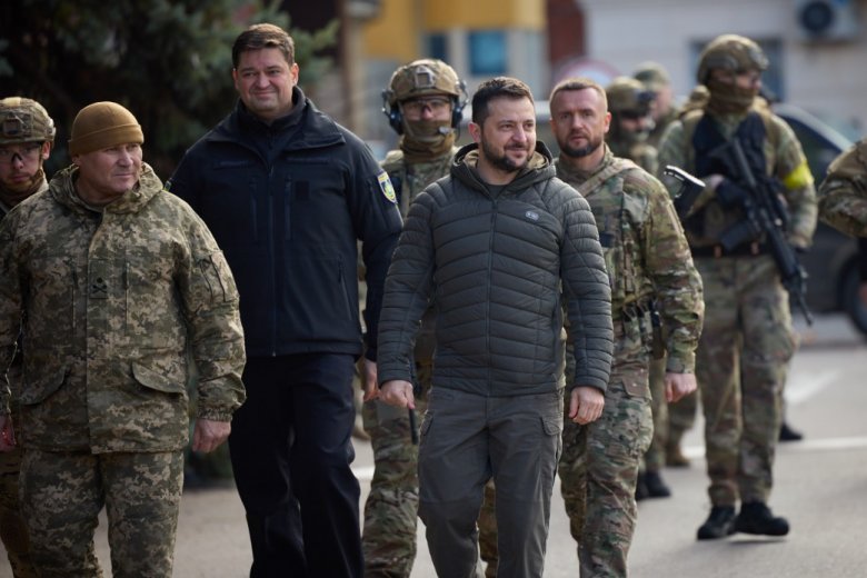 Zelenszkij szerint az ukránok állják a sarat az oroszok ellen a Donbaszban, orosz-fehérorosz légi hadgyakorlat jön