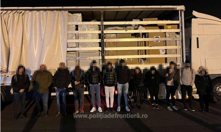 Tizenöt török és afgán állampolgárt tartóztattak fel a határőrök a román–magyar határon