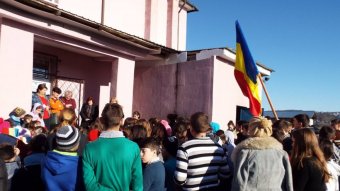 Magyar gyerekeket szidalmazott a december elsejei ünnepségre készülő román igazgatónő