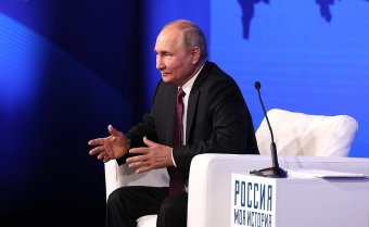 Putyin szerint nem omlott össze az orosz gazdaság, és bár vannak hiperszonikus fegyvereik, nem használják őket