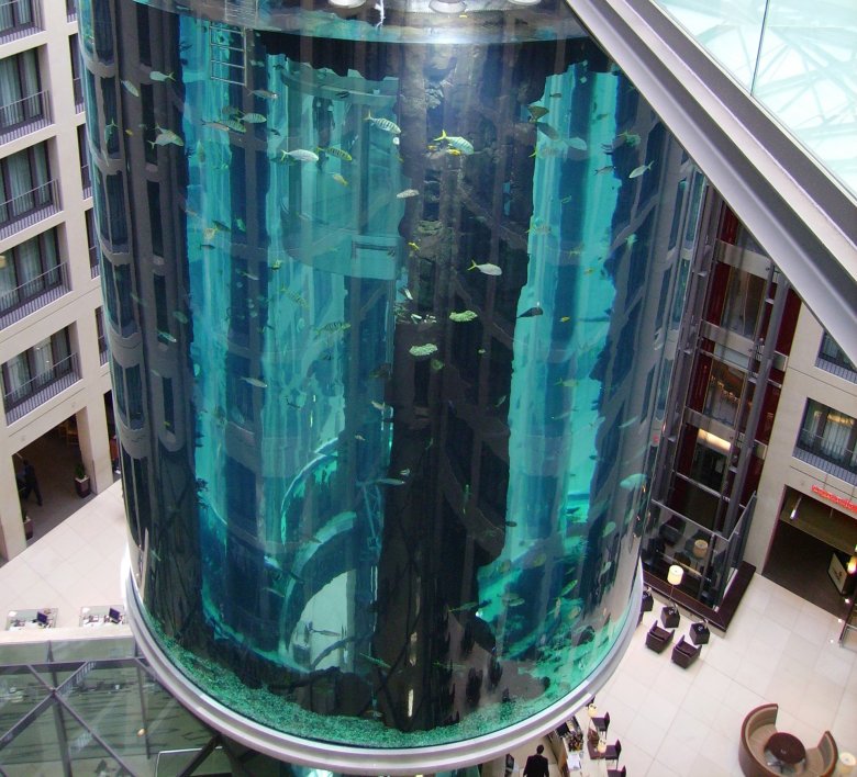 Megsemmisült a német főváros egyik fő turisztikai látványossága, az AquaDom nevű egymillió literes akvárium