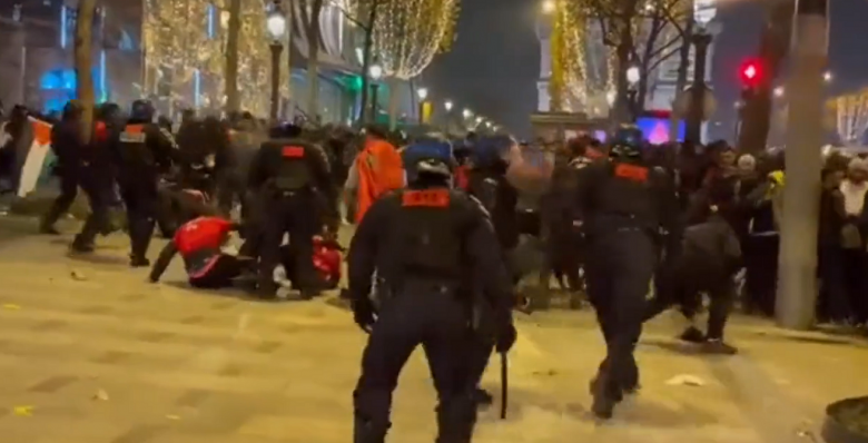 Tízezrek tomboltak és randalíroztak Párizs utcáin a marokkói és a francia győzelem után, a rendőrségnek is közbe kellett lépnie
