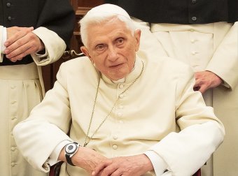 Imádkozásra szólított Ferenc pápa: XVI. Benedek nagyon beteg