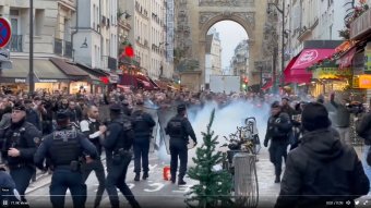 Tüntetők csaptak össze a rendőrökkel Párizsban, miután egy fegyveres agyonlőtt három kurdot