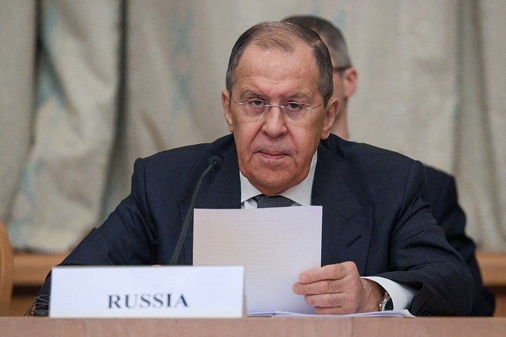 Lavrov szerint az „egyre nácibb” Nyugat „kényszeríti” háborúra a világuralmát akadályozó Oroszországot