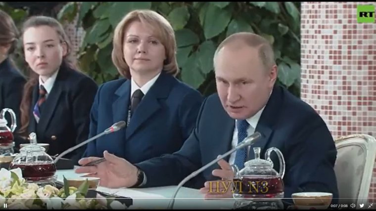Putyin légiutaskísérőknek magyarázta, mit tekintene hadüzenetnek Moszkva a Nyugat részéről