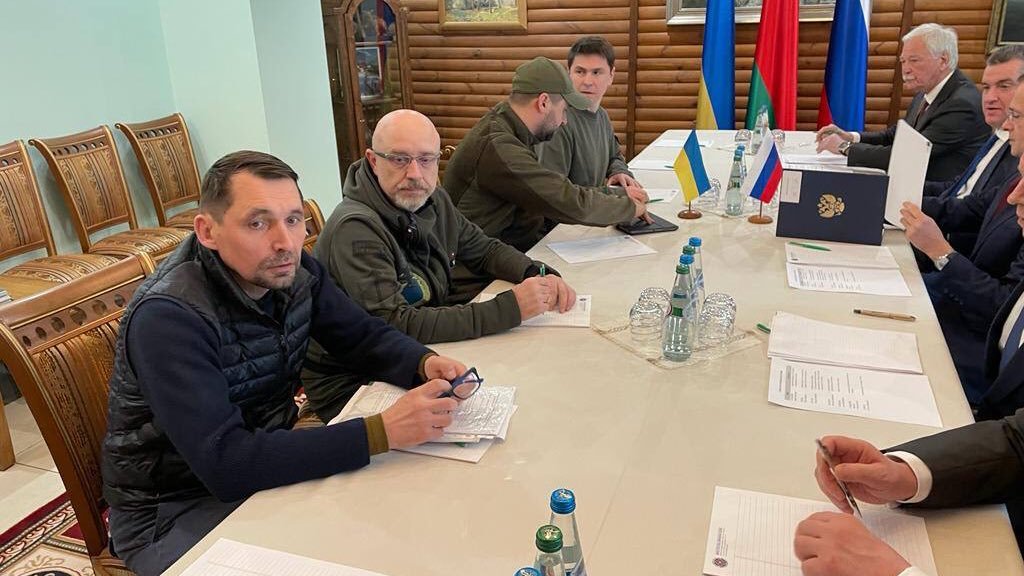 Béketárgyalás: humanitárius folyosó kialakításában egyeztek meg az ukránok és az oroszok, Zelenszkij Putyinnal találkozna