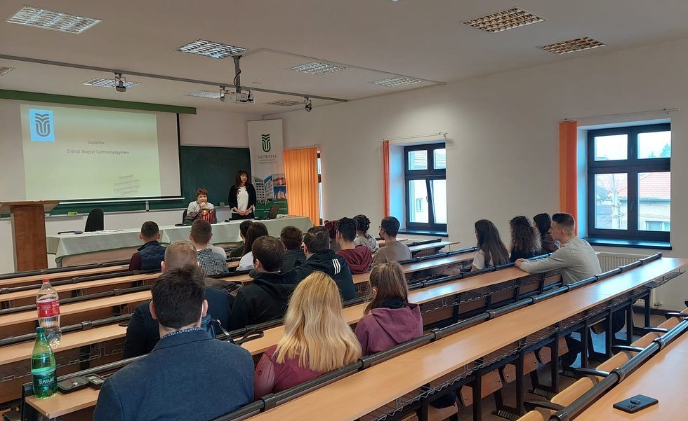 Visszatér az online térbe az aradi egyetem, a magyar intézmények kitartanak a jelenléti oktatás mellett