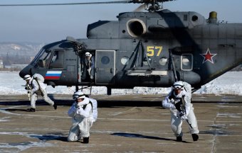 Az orosz védelmi tárca az ukrán katonai infrastruktúrát, a légvédelem eszközeit és a légierőt nevezte meg célpontként