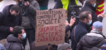 „Minden emelkedik, csak a fizetésünk nem!” – tízezrek követeltek béremelést Franciaországban
