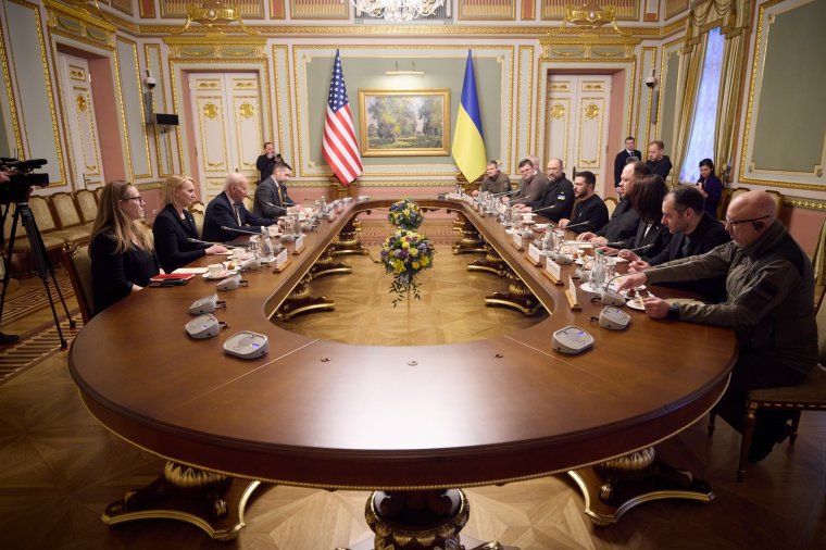 „Sértő”, „elképesztő”: republikánus politikusok bírálták Joe Biden elnököt ukrajnai látogatása miatt