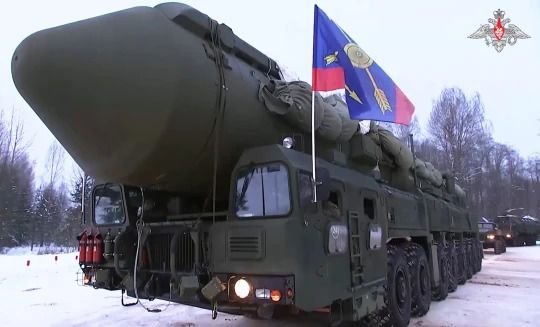 Nukleáris erőfitogtatás: interkontinentális ballisztikus rakétákkal folytat gyakorlatokat Oroszország