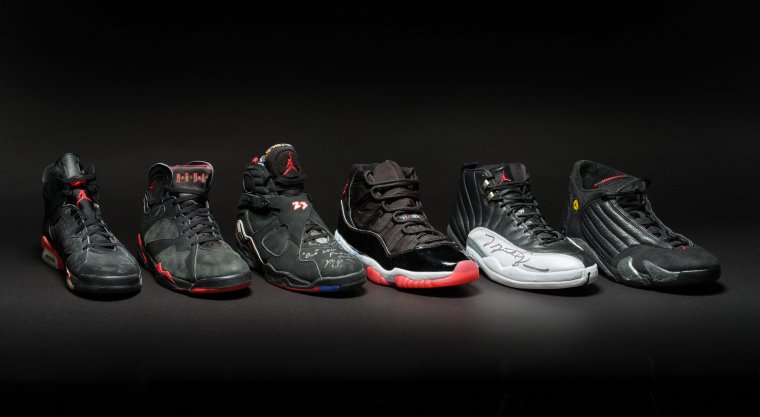 Rekordáron, több mint 2 millió dollárért kelt el a legendás Michael Jordan cipője