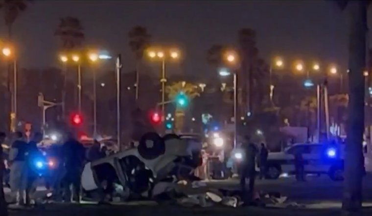 Gépkocsi hajtott a járókelők közé Tel-Aviv központjában, egy olasz férfi meghalt, többen megsérültek