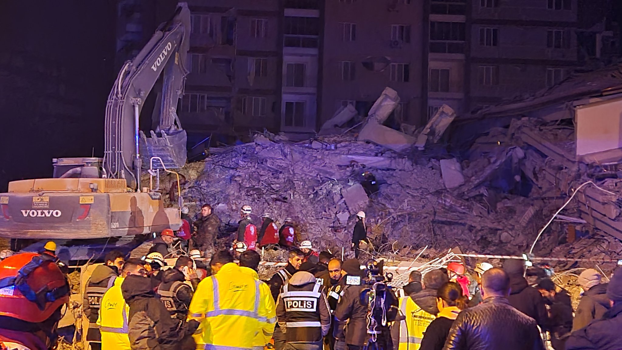 Újabb erős, halálos áldozatokat követelő földrengés rázta meg Törökországot