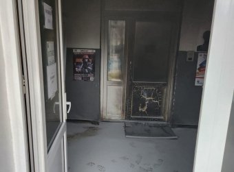 Molotov-koktélt dobott a bánffyhunyadi rendőrség várójára egy férfi, az ablakon keresztül menekítették ki a bent tartózkodókat