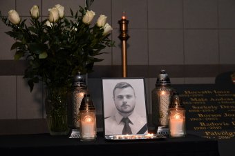 Késeléses támadás nyomán elhunyt egy budapesti rendőr, elindították hősi halottá nyilvánítási folyamatát