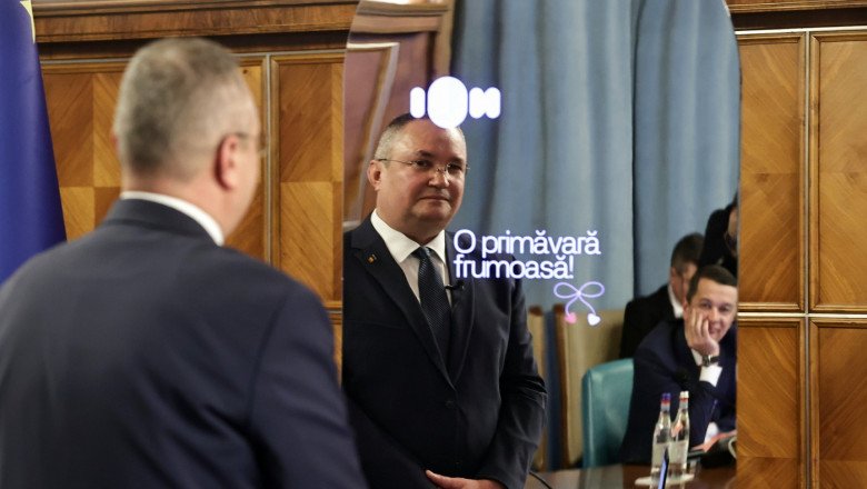 ​Elismerte Ion „atyja”, hogy megrendezett volt az AI-asszisztens és Nicolae Ciucă kormányfő párbeszéde