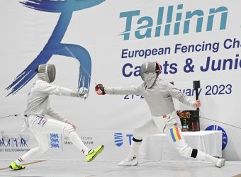 Román–magyar csörtét hozott a férfi kard döntője a junior vívó Európa-bajnokságon