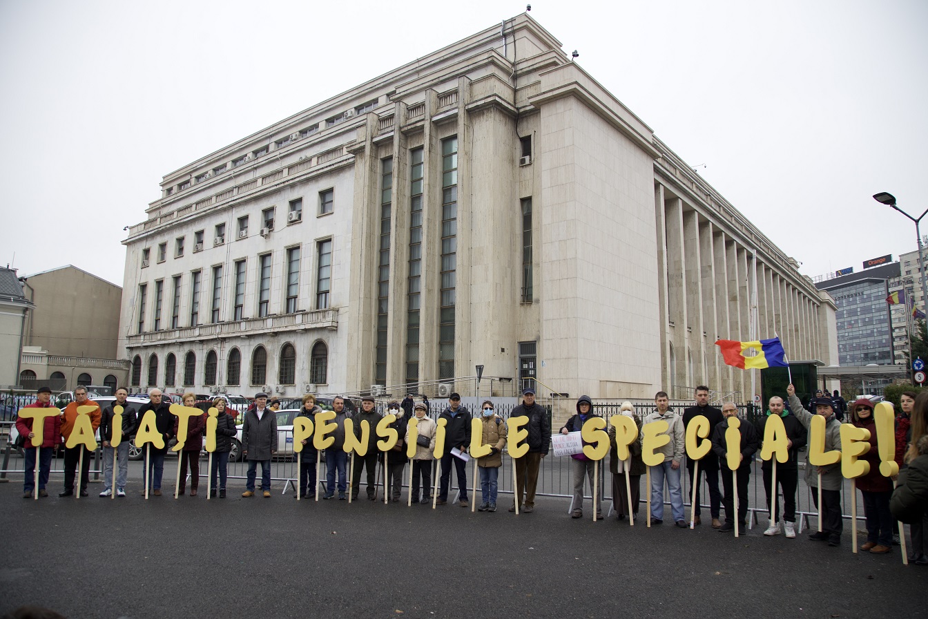 Szemfényvesztéssel vádolja a román ellenzék a koalíciót a speciális nyugdíjak ügyében
