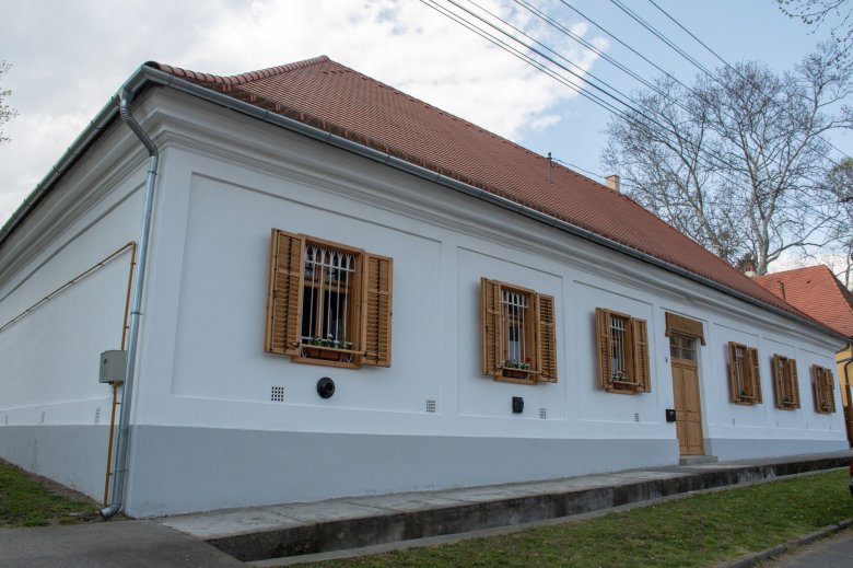 „Haza után végre házunk is van” – Székely házat adtak át a magyarországi Hőgyészen