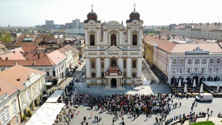 Ahol kitapintható Temesvár szellemisége: újraszentelték a felújított Szent György-székesegyházat