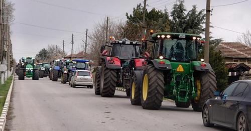 Országszerte tüntetnek pénteken a gazdák, a határátkelők körül torlódás várható