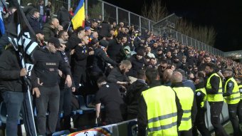 Összeverekedtek egymással és a magyarokat gyalázták a román szurkolók válogatottjuk Andorra elleni meccsén