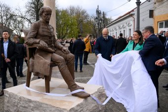 Novák Katalin a nagykárolyi Kölcsey-szobor avatásán: a közös jövőnkért és a közös múltunkért is ki kell állnunk