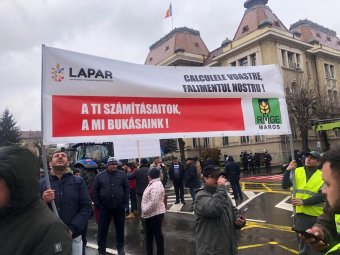A román agrárminiszter fűt-fát ígért az országszerte tüntető gazdáknak Bukarestben
