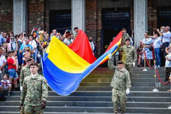 Tetemes bírsággal büntethetik az ország nemzeti zászlaját és himnuszát nem tisztelő román állampolgárokat