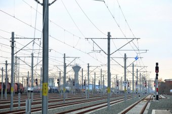 Aláírták a Kolozsvár–Biharpüspöki-vasútvonal villamosítását-korszerűsítését célzó utolsó szerződéseket