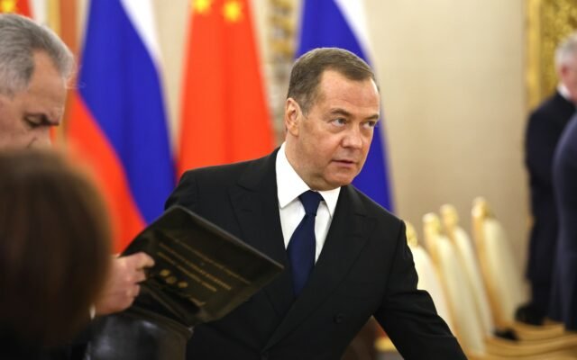 Medvegyev „hazavárja” Oroszországba Odesszát, de szerinte előbb-utóbb Kijev is orosz uralom alá kerül