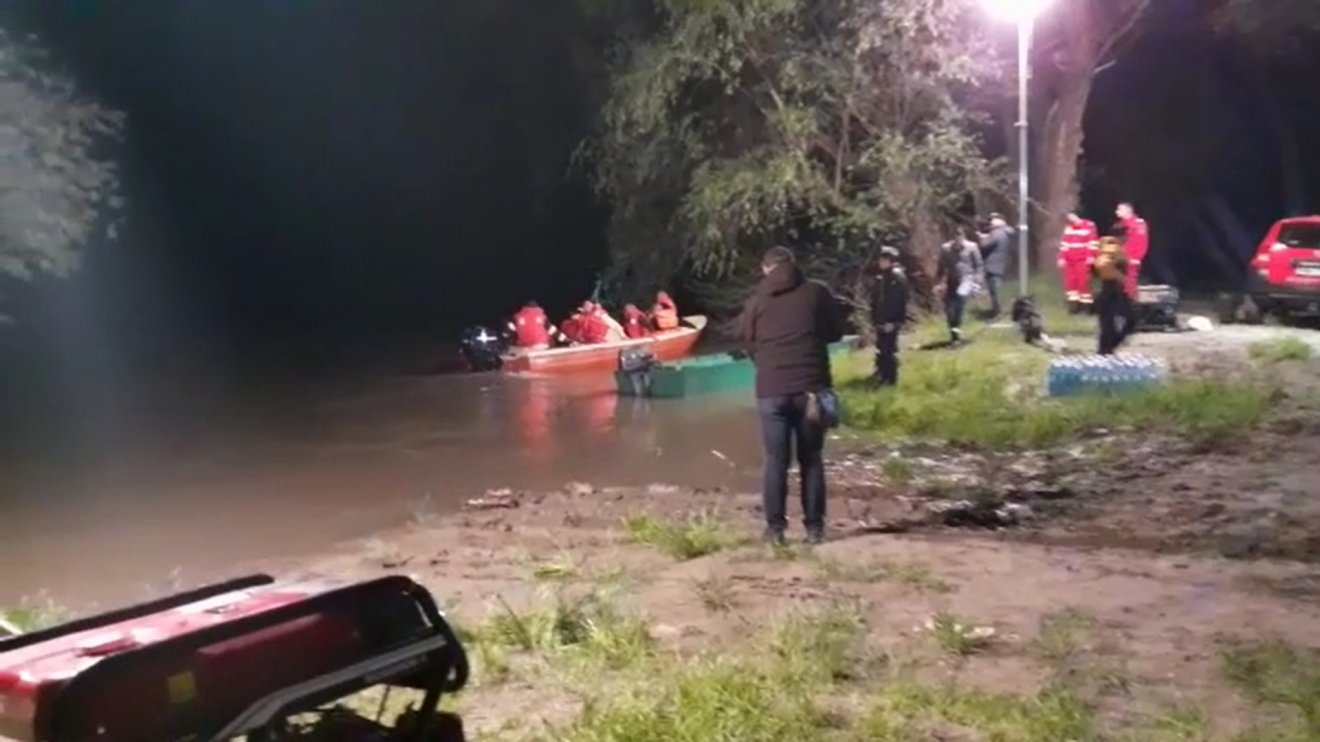 Temes megyei csónakbaleset: már Magyarországon is keresik a négy eltűnt személyt
