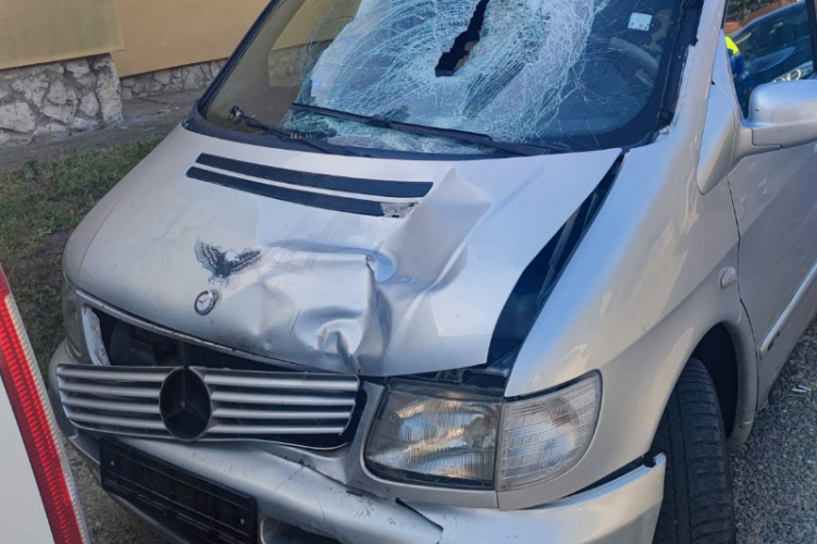 Megtalálta a magyar rendőrség a romániai férfit elgázoló kisbuszt, a sofőrt és utasait még keresik