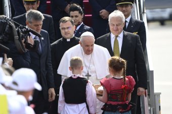 FRISSÍTVE – A béke zarándokaként érkezett meg Ferenc pápa Budapestre