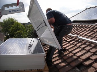 Idén is sötétségbe vész a napelemprogram – Hol segíteni, hol korlátozni akarják a házi áramtermelést
